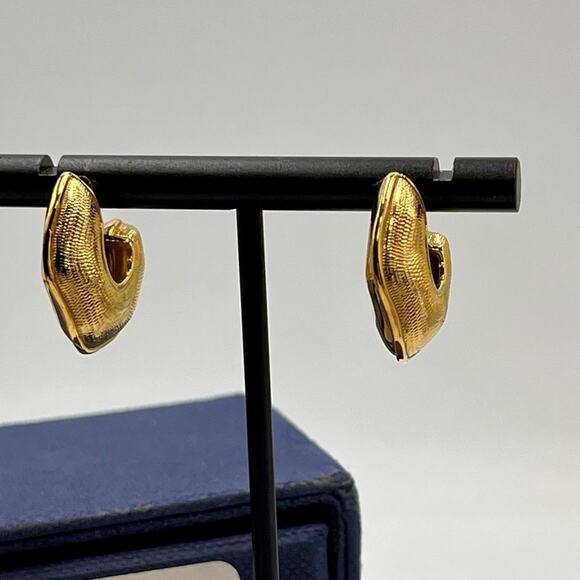 Missoma Small Organic Textured and Smooth Hoop‎ - Picture 1 of 9